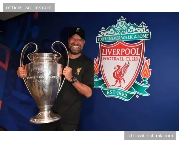 终场哨响，克洛普在安菲尔德场边凝视，欧冠告别赛季提前结束